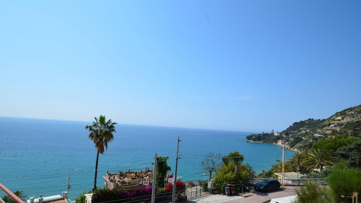 Bordighera Apartment | Newly renovated holiday flat directly on the beach