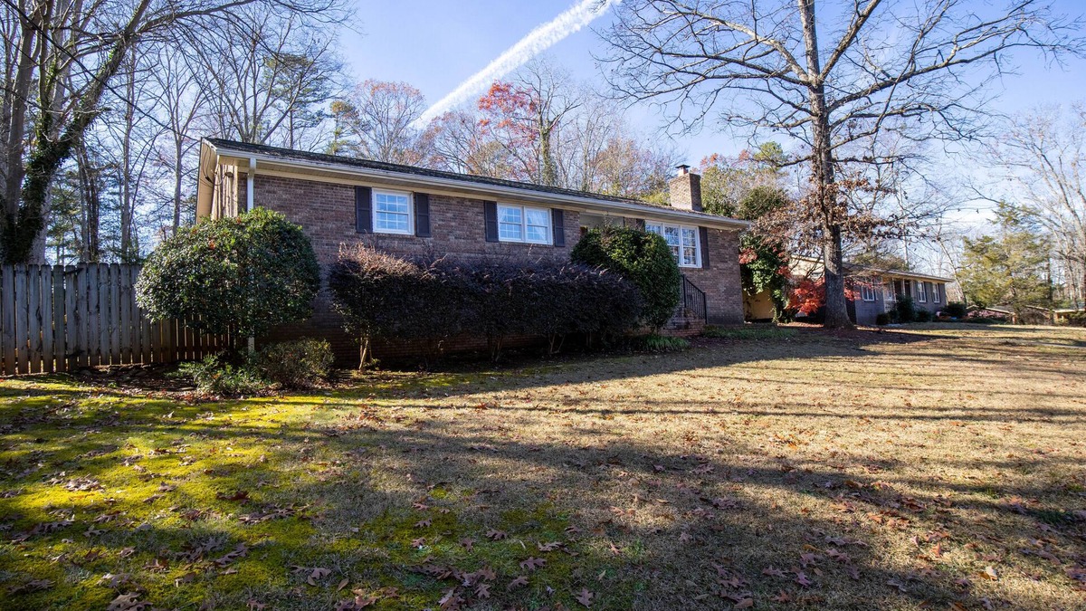 Clemson House | Newly Renovated Home 3 Miles from Death Valley!