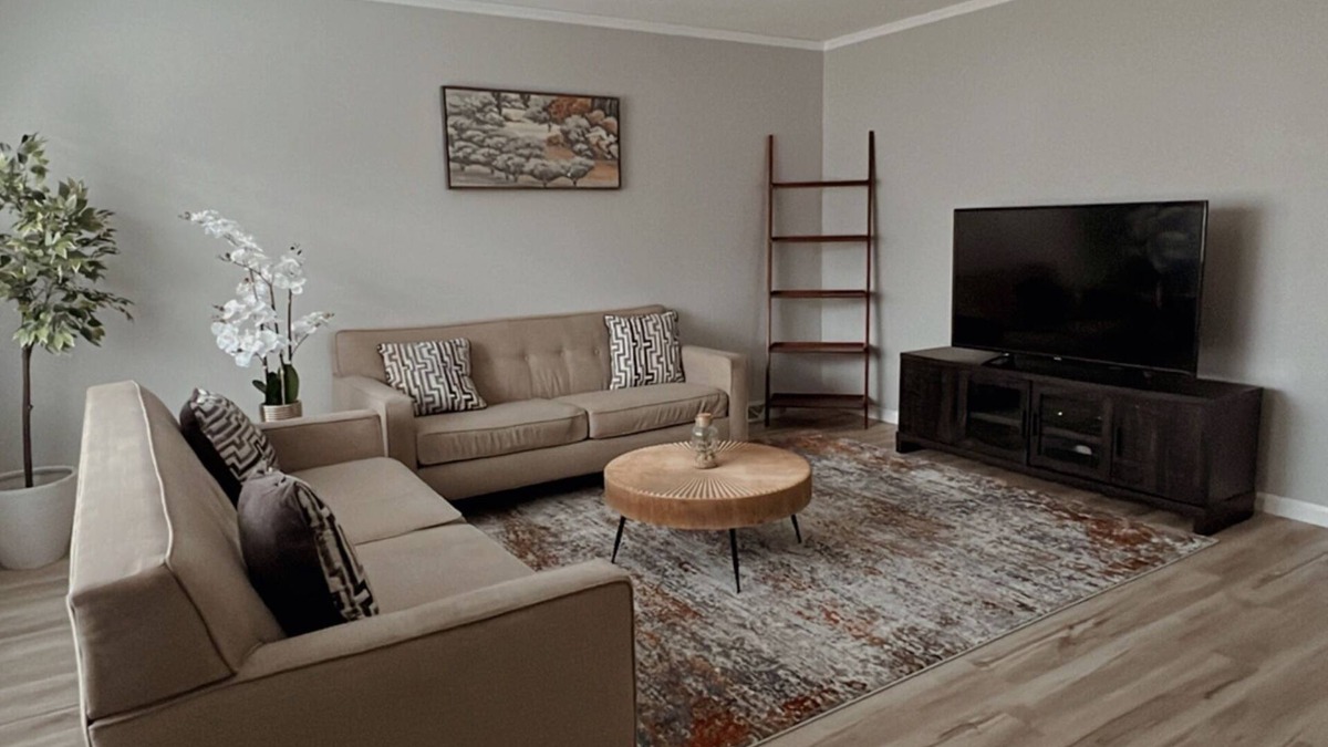 St. Paul House | Newly Renovated Home located in a quiet and safe neighborhood in Saint Paul, MN