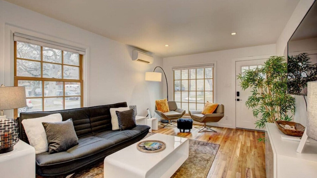 North End Apartment | Newly Renovated in Hyde Park: Parking +Laundry