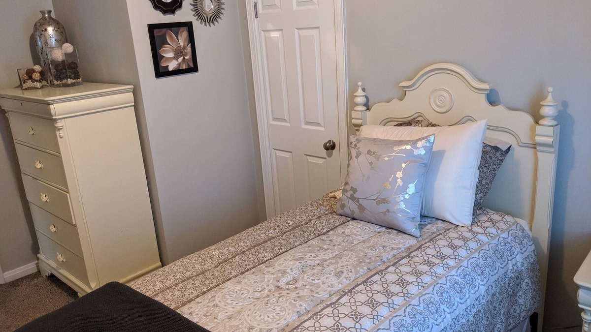Erie House | NEWLY renovated just minutes from Airport/Presque Isle!