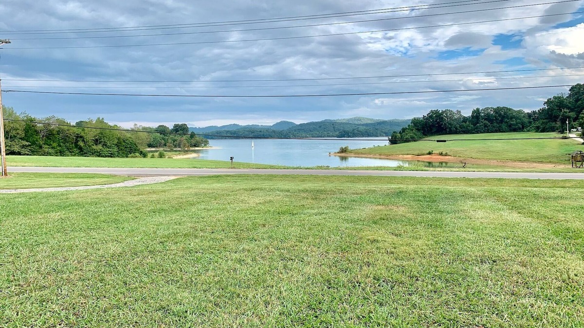 Bean Station House | Newly renovated lakehouse with gorgeous lake views
