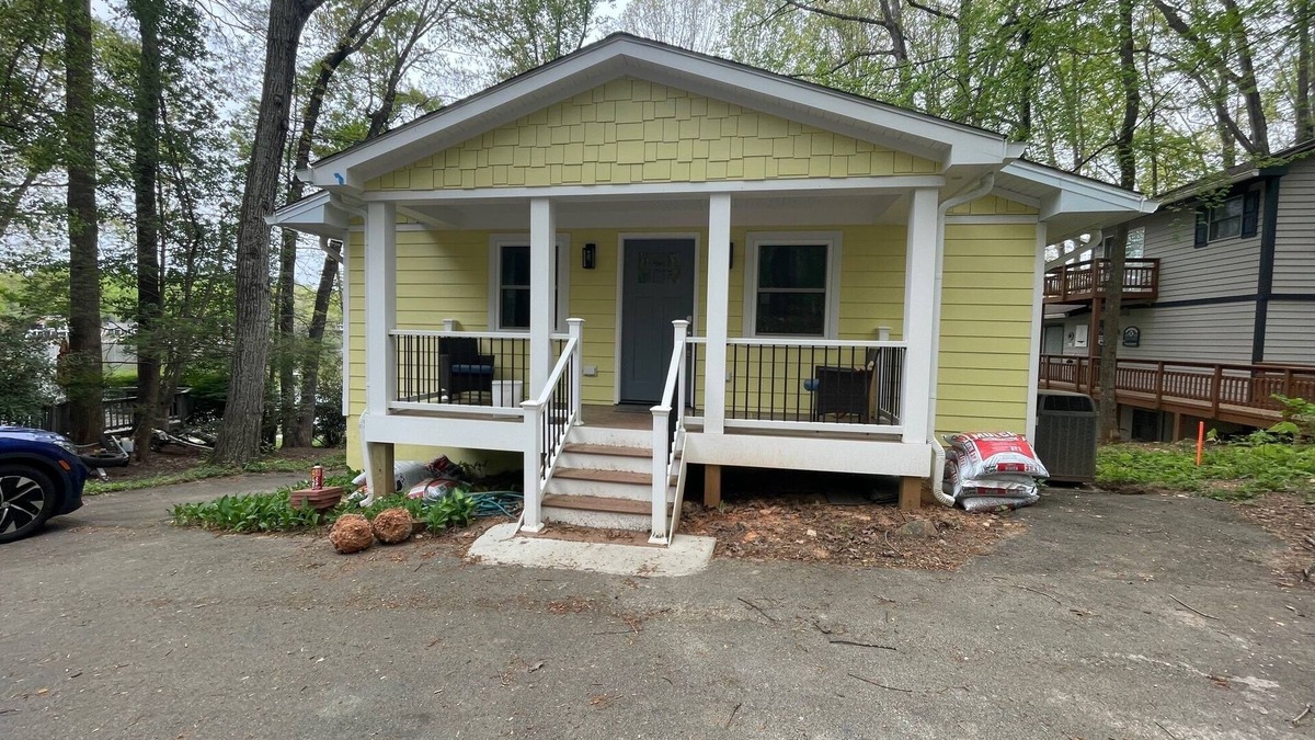 Locust Grove House | Newly Renovated Lakefront Home with Kayaks and Paddleboards
