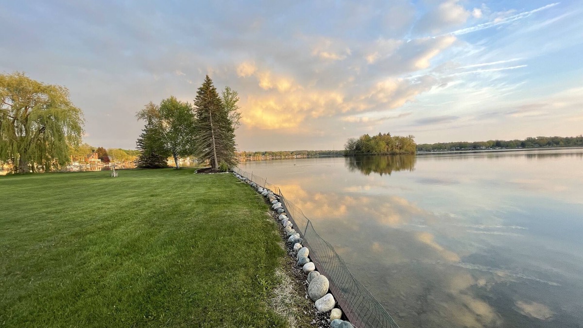 Palmyra House | Newly Renovated lake House - 250 ft lake frontage.
