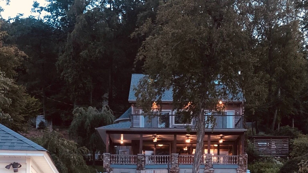 Hopatcong House | Newly Renovated Lake Front House/Deep Water/ Peaceful....Fun!