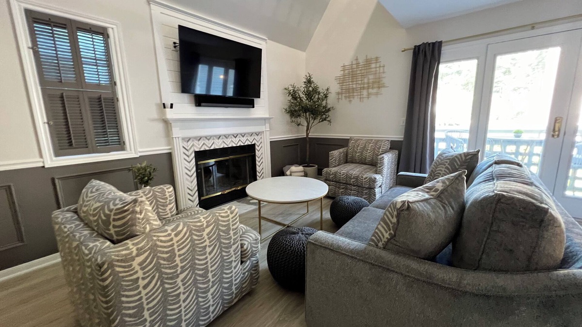 Montville Condo | Newly Renovated Loft Villa at Norwich Spa, minutes to Mohegan Sun