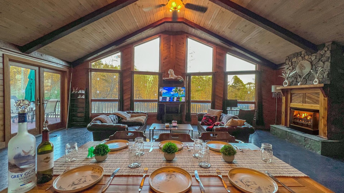 Luray Ski Chalet | Newly Renovated Luxury Chalet w/6P Hot Tub, Game Room, and Fireplace