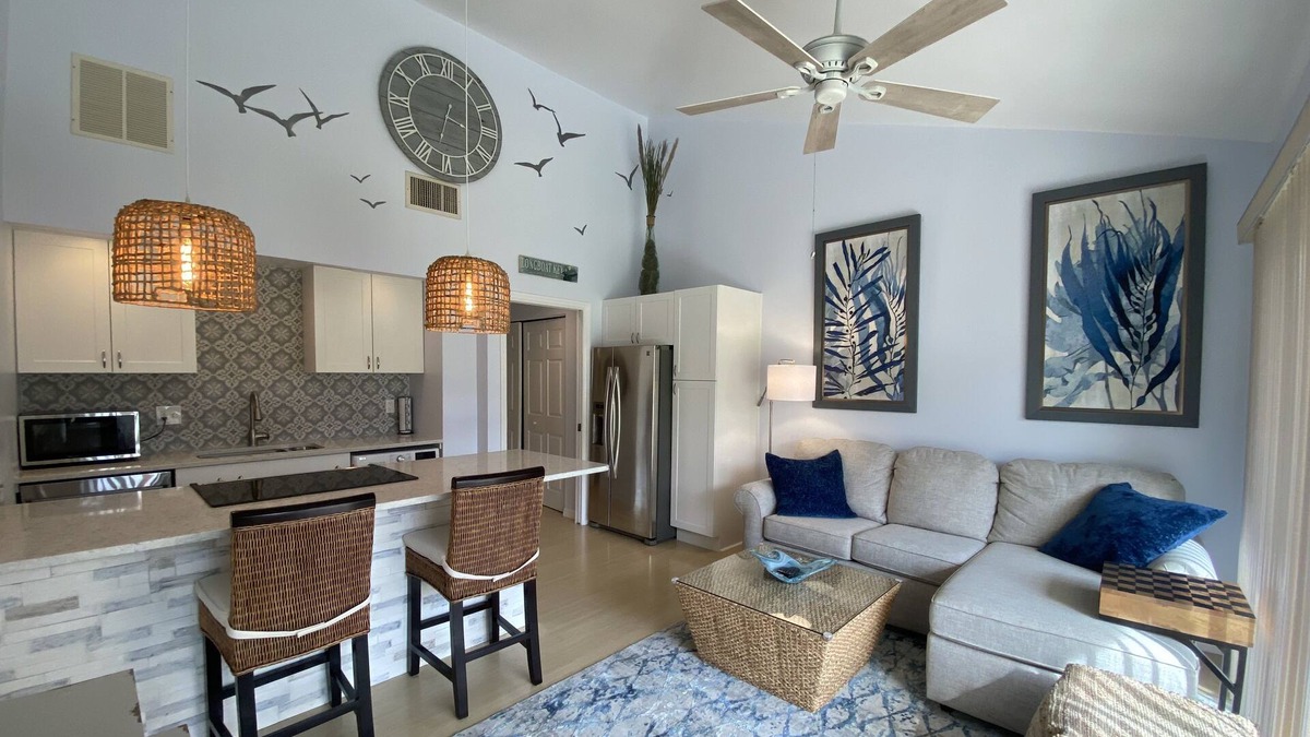 Bunker Oaks Villa | Newly Renovated Luxury Villa Overlooking Lake and Golf Course