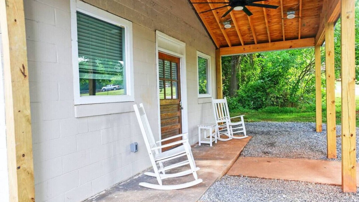 Maiden House | Newly Renovated Maiden Home - Perfect Small Town Retreat, 2BR Porch