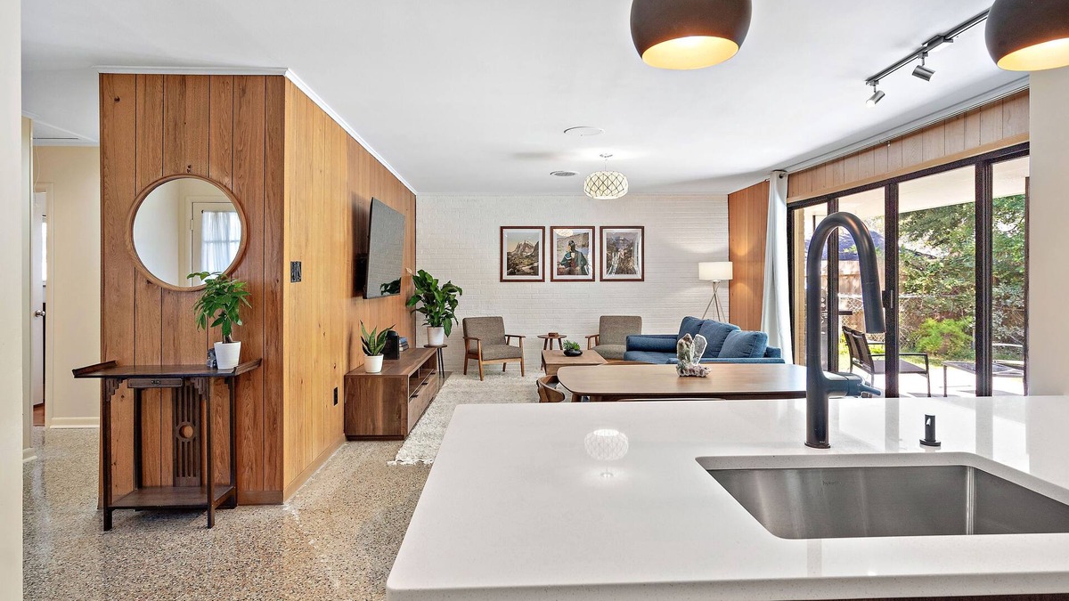 Slidell House | Newly Renovated Mid Century Modern Home - 30 Minutes From New Orleans