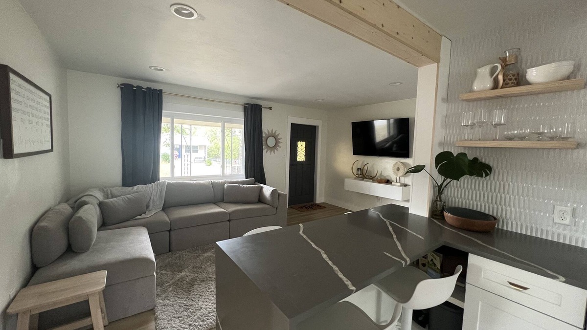 Clermont House | Newly Renovated Modern Home in the heart of Clermont