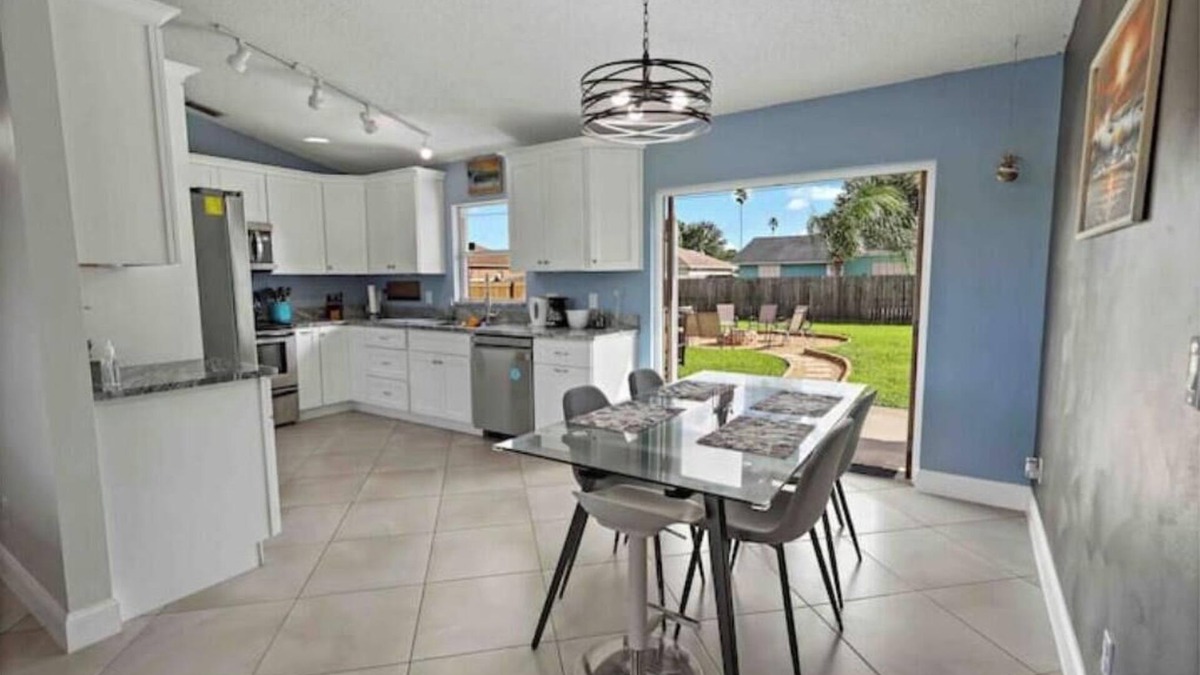 Interchange Square House | Newly renovated modern home ready for the whole family to relax and enjoy