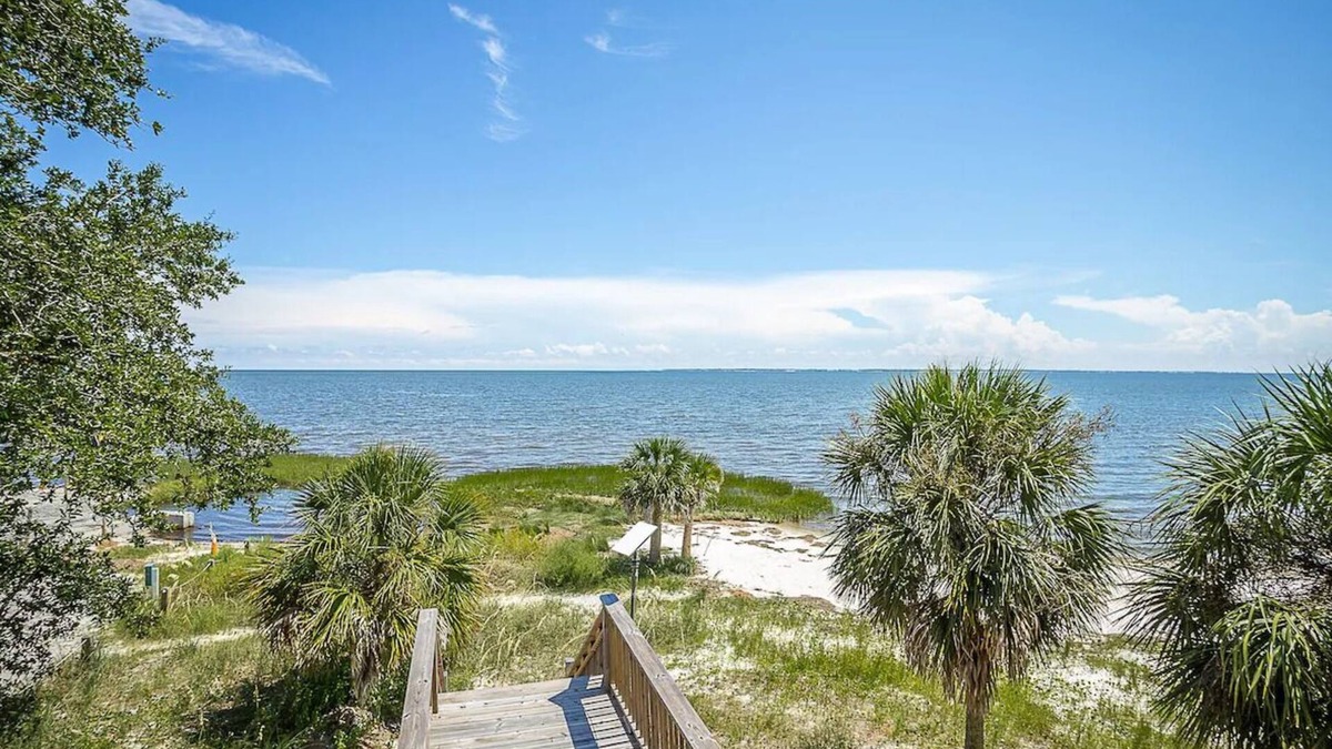 Carrabelle House | Newly Renovated!- Nauti Flamingo 2br/2ba Bay-Front Home