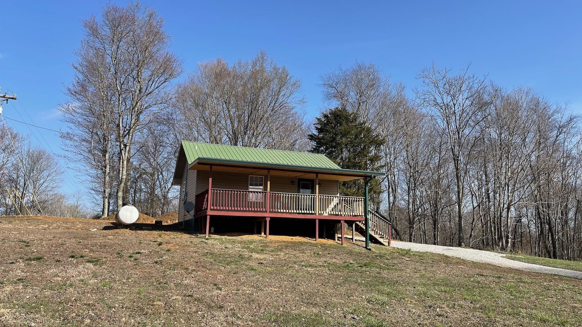 Albany Cabin | Newly renovated near Rowena, Grider and Wolf Creek Dam