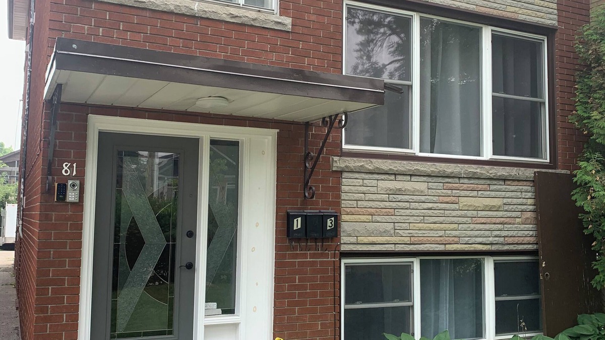 New Toronto Apartment | NEWLY RENOVATED NEAR THE LAKE