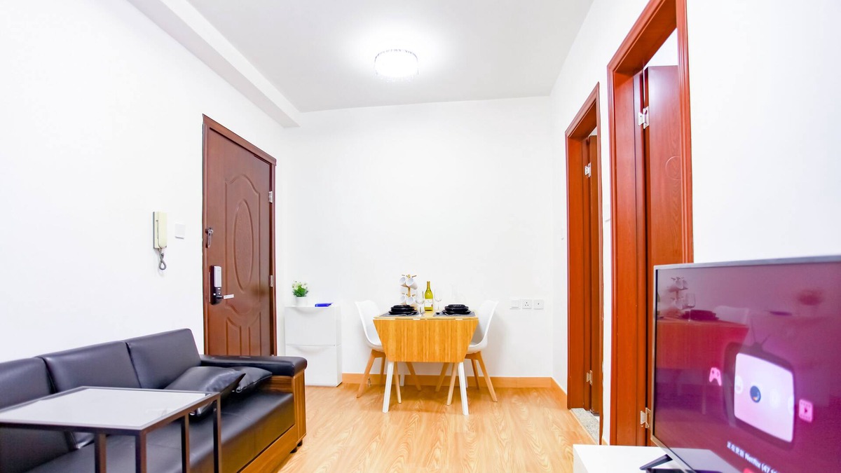 Causeway Bay Apartment | Newly renovated One Bedroom (Tai Hang) Explore like a local