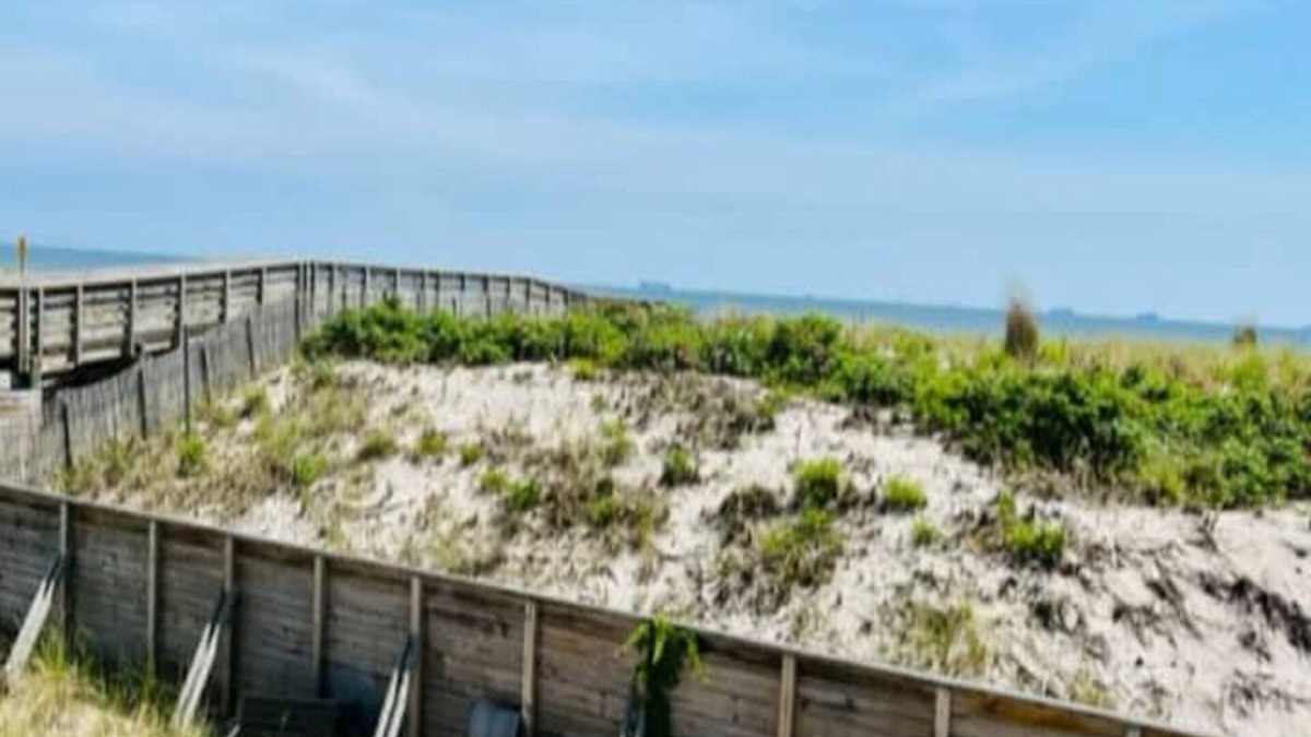 Alden Manor Apartment | Newly-Renovated One-Bedroom on the Beach