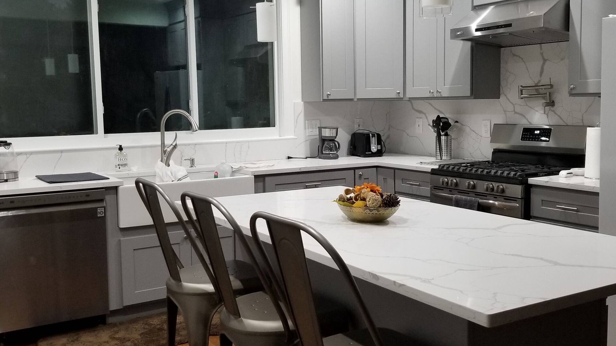 Milton House | Newly Renovated Open-Concept living space, close to Boston, plenty of parking