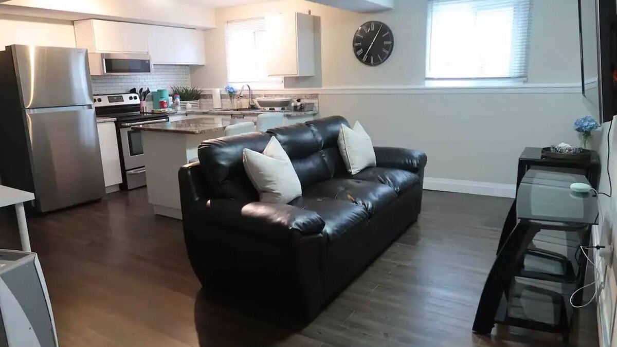 St. Catharines House | Newly Renovated Private 2 bedroom basement apt