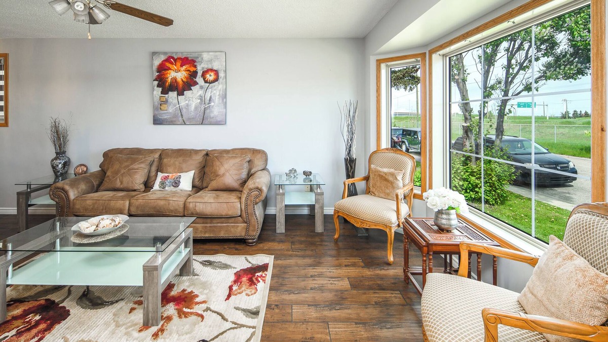 Calgary House | Newly renovated! Perfect location! BBQ! King bed!