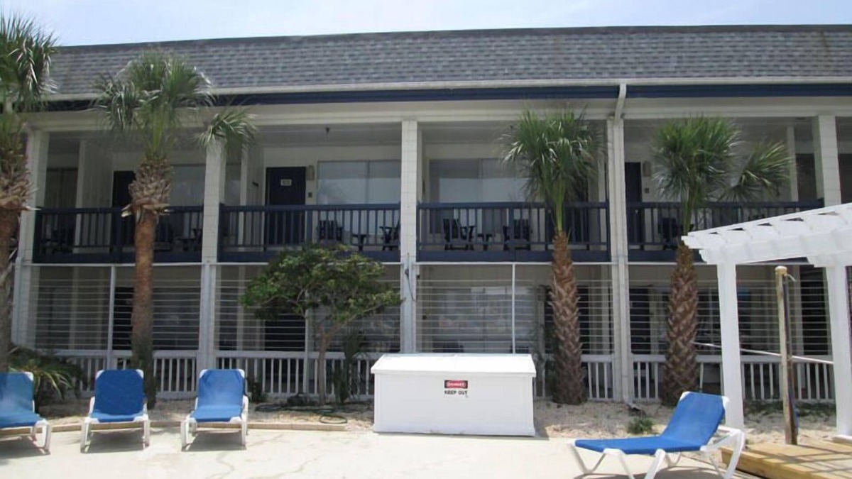 Saint Helena Island Resort | Newly Renovated Poolside Studio Steps from Beach Club & Tennis - Pet Friendly