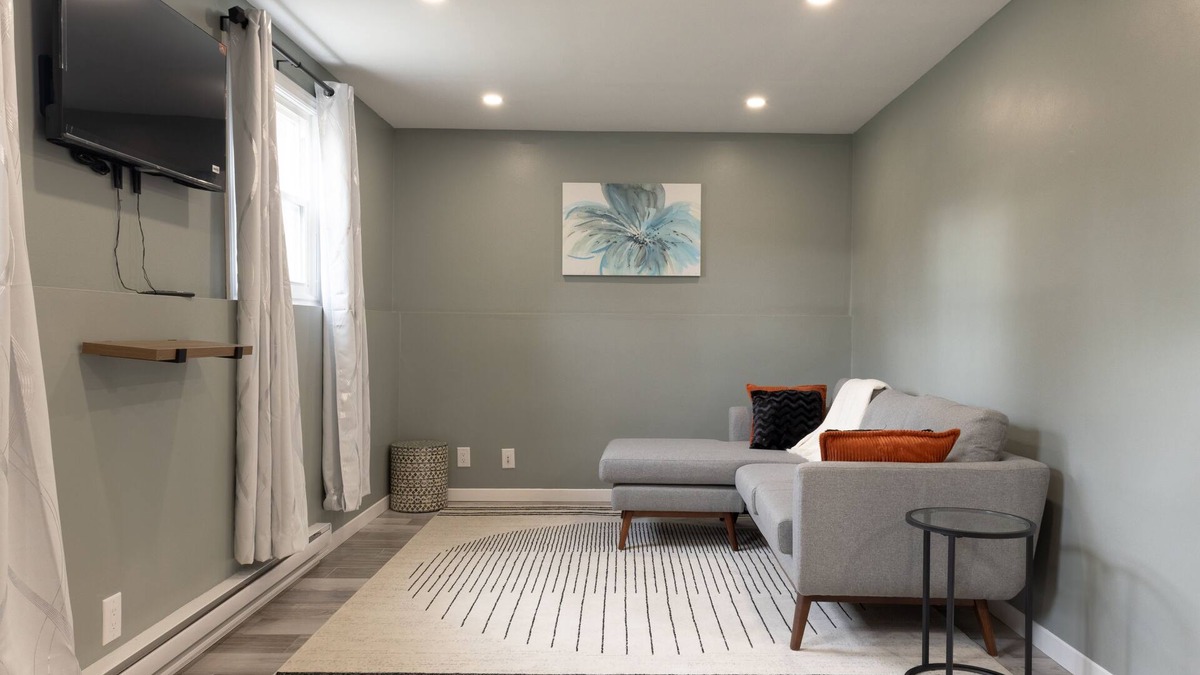 Kemptville Apartment | Newly Renovated Private 2 bed with 1 bath Getaway