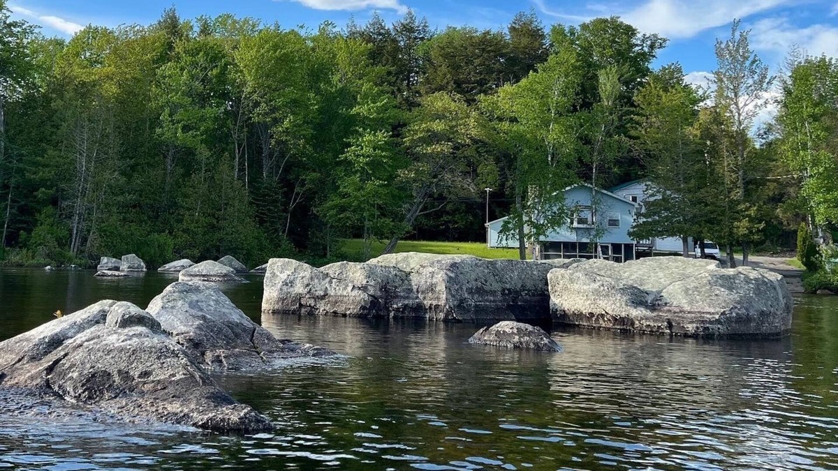 Lincoln Cottage | Newly renovated private lakefront cottage spacious clean end lot steps to water