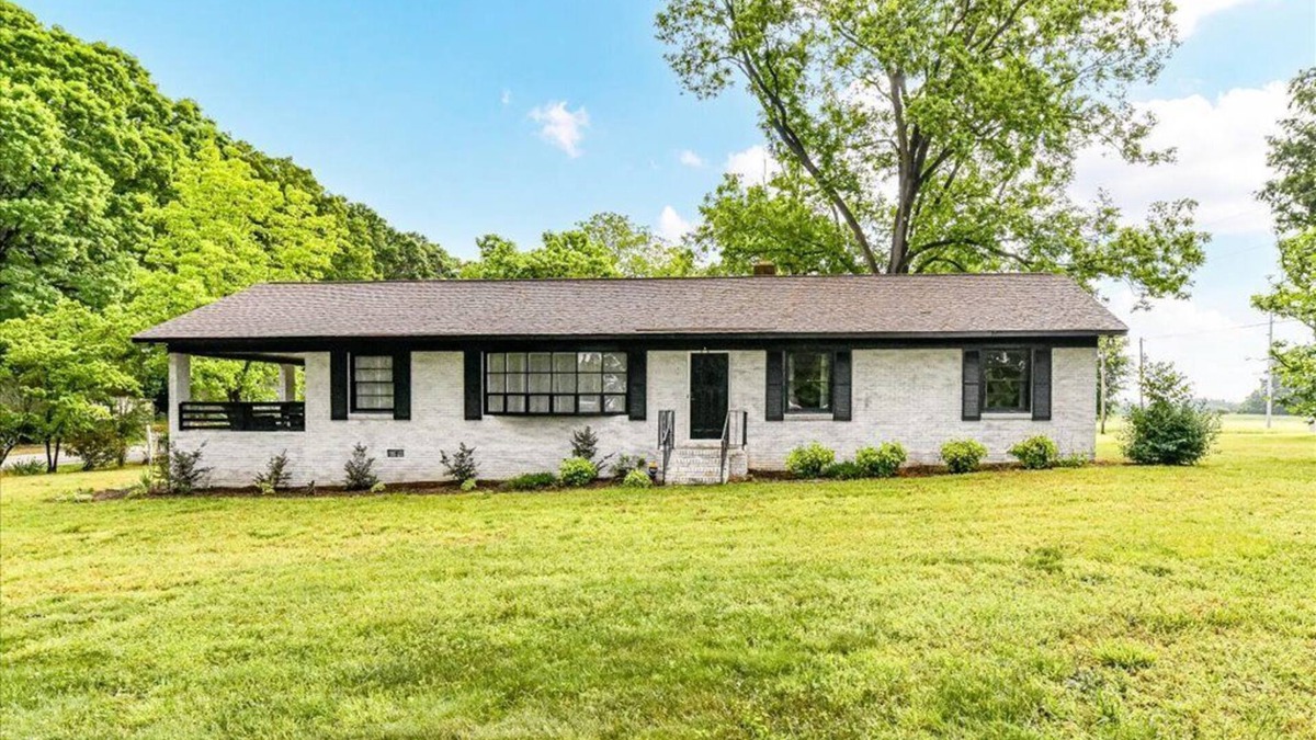 Unionville House | Newly renovated ranch on peaceful 1-acre