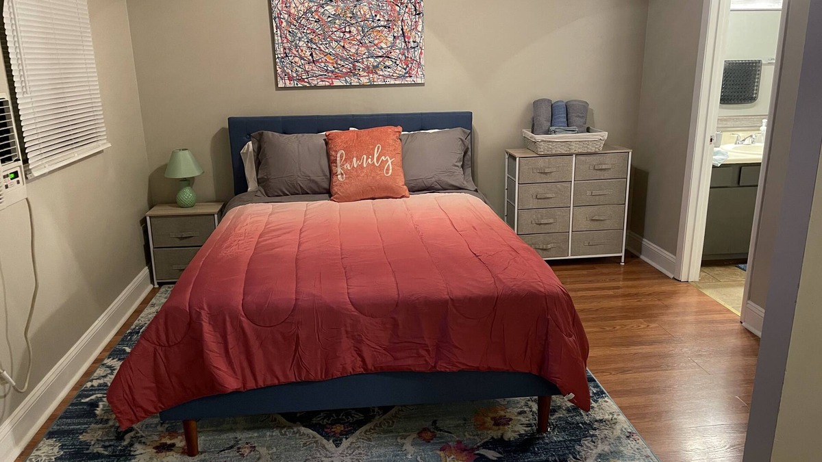 Sherwood Park Apartment | Newly renovated rocket city studio