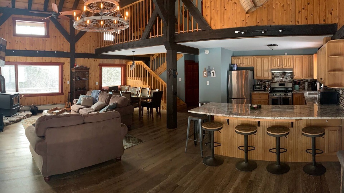 Mount Holly Ski Chalet | Newly Renovated Rustic style home w/luxury bathrooms & mountain views, Sereni