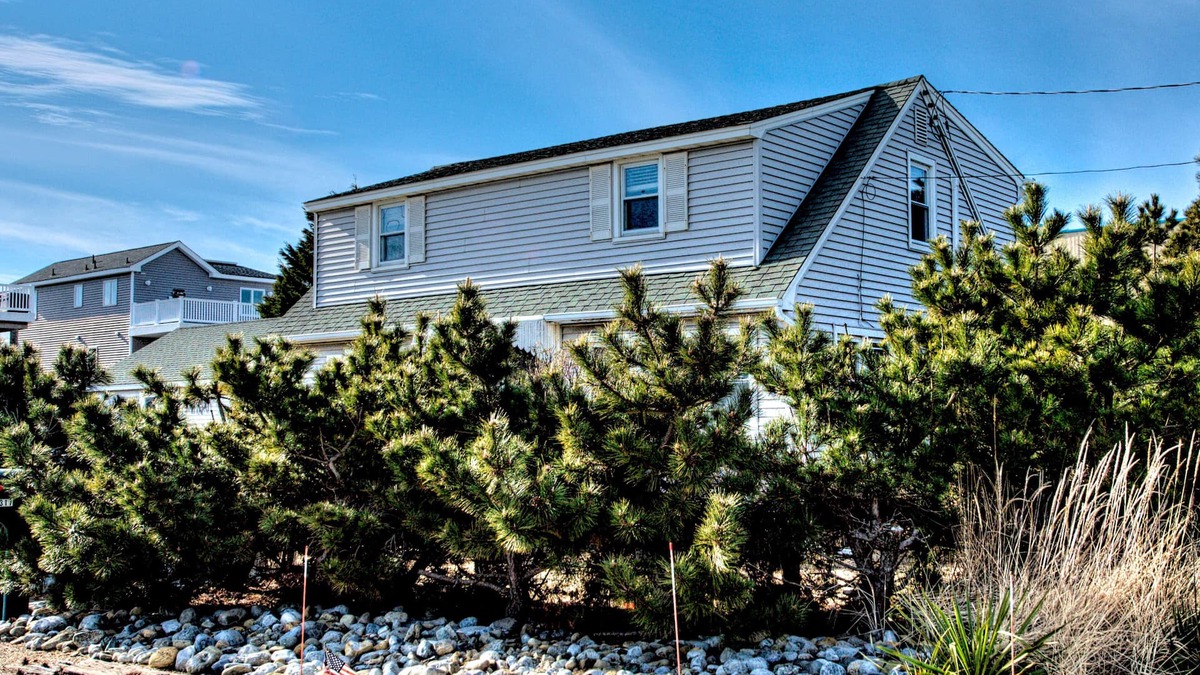 North Beach Apartment | Newly Renovated, Rustic Decor Surf City Apartment.