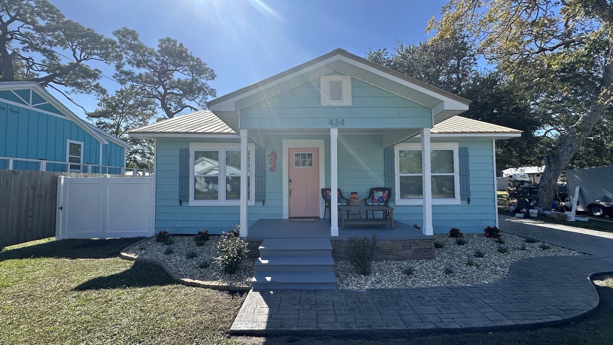 Port St. Joe House | Newly Renovated Seahorse Cottage 2 blocks to Bay & 1/2 Mile to Downtown PSJ 3/2