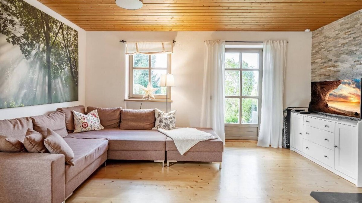 Haus im Wald Apartment | Newly renovated semi-detached house (80 sqm) with terrace and small garden