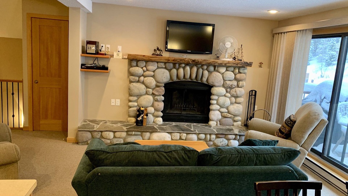 East Kootenay House | Newly renovated, Ski in/Walk out