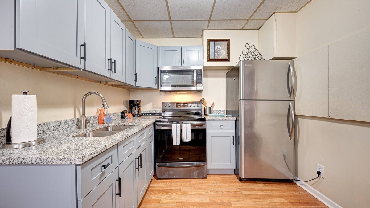 Heart of Chicago Condo | Newly Renovated Studio In the Heart of Pilsen by AllSet Turnover
