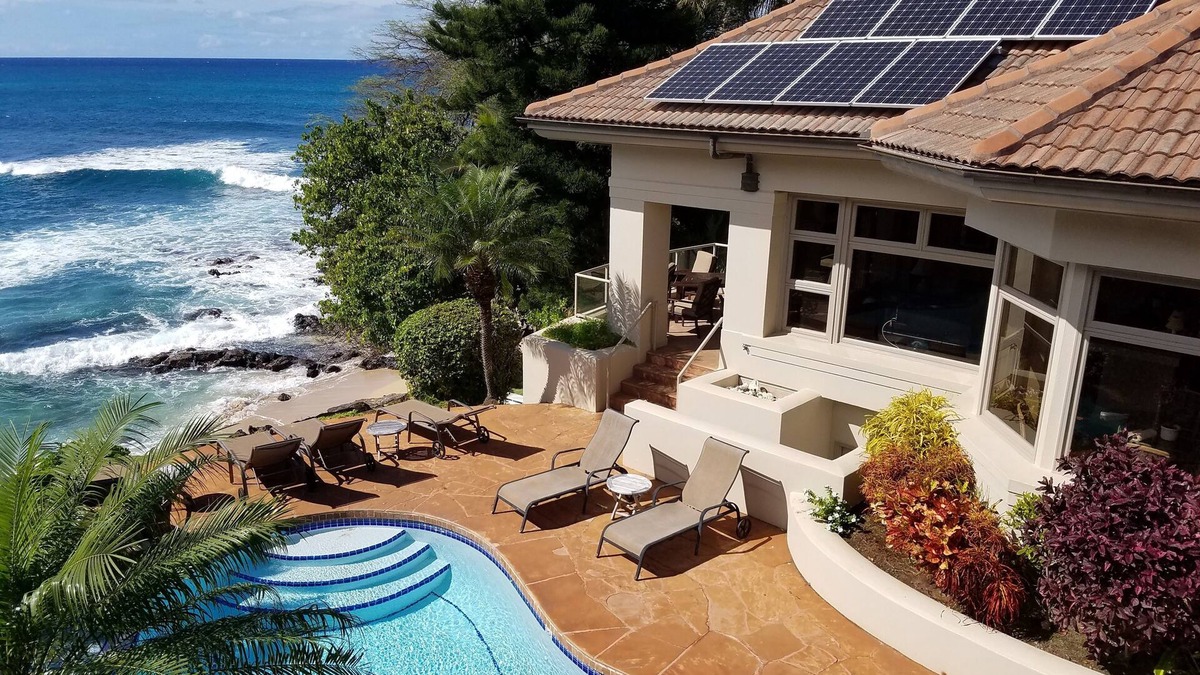 Napili House | Newly Renovated Stunning Beachfront 5 Bed, 6.5 Bath Estate with Pool, Spa & AC