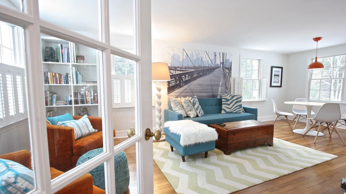 Lenox House | NEWLY RENOVATED THREE BEDROOM HAUS IN LENOX WITH MODERN INTERIOR DESIGN.