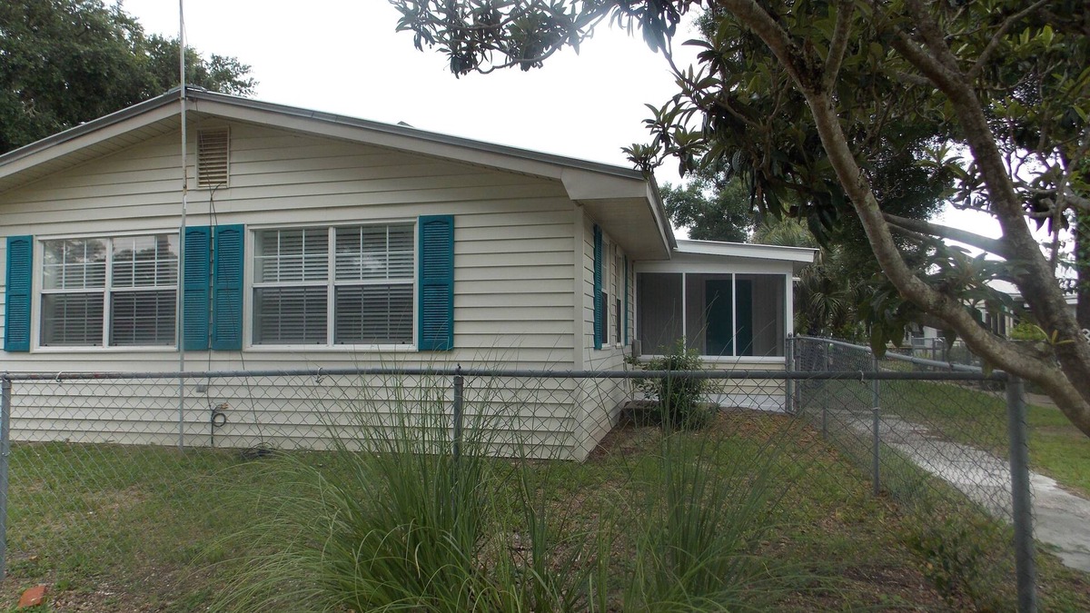 Lanark Village Apartment | Newly Renovated Coastal Living Style within 12 minutes of Carrabelle Beach