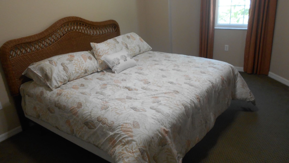 Charlotte Harbor Condo | Newly Renovated 1750 S/F 3 B/R 2 1/2 Bath Condo Sleeps 6 in King Beds