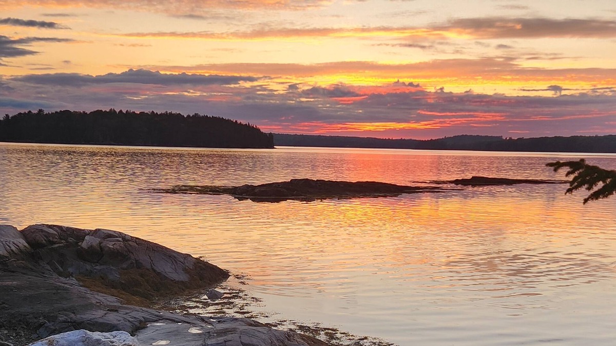 Sullivan House | Newly renovated waterfront cottage with spectacular sunset views