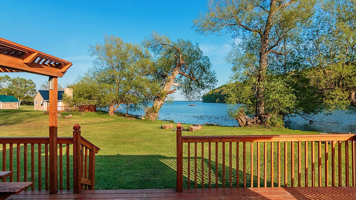 Milford Cottage | Newly Renovated, Waterfront Cottages located in Prince Edward County