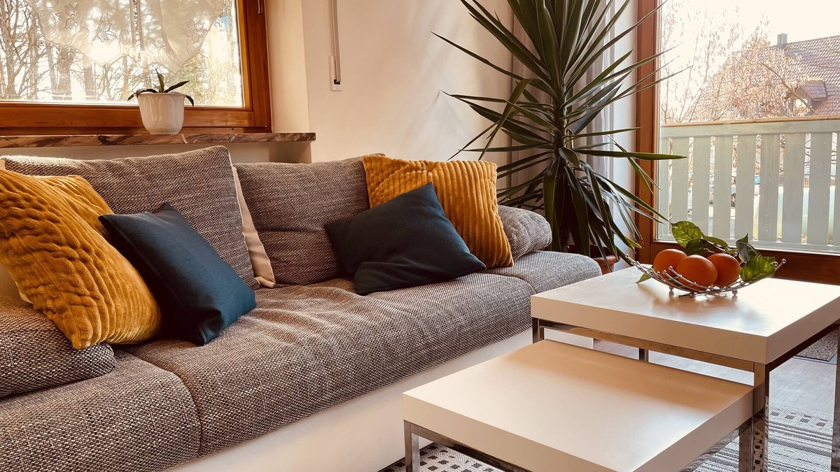 Aue Apartment | Newly renovated with south-facing balcony - large bathroom and large dining area - 65 sqm