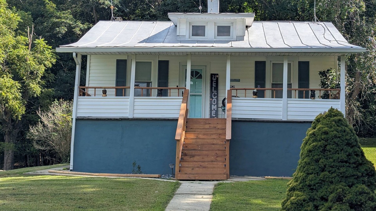 Eagle Rock Other | Newly restored farmhouse in Eagle Rock, VA with WiFi, Fire TV, mountain views.