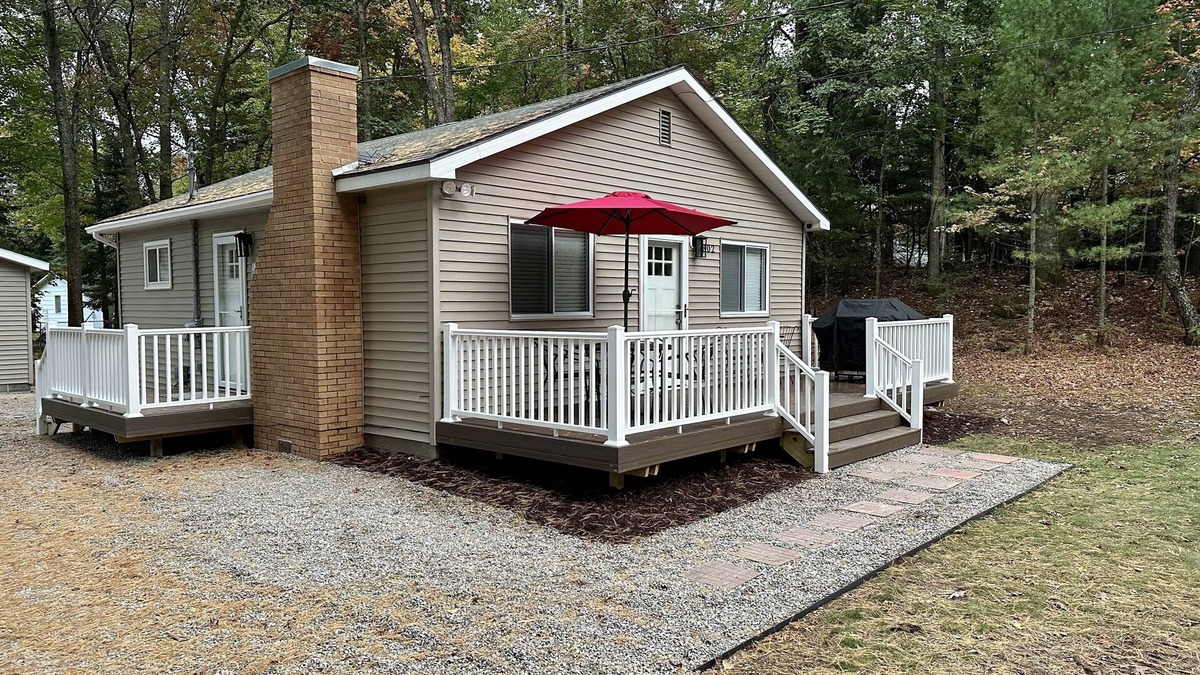 St. Helen House | Newly updated 2 bedroom home just minutes to the Lake and ORV Trails!
