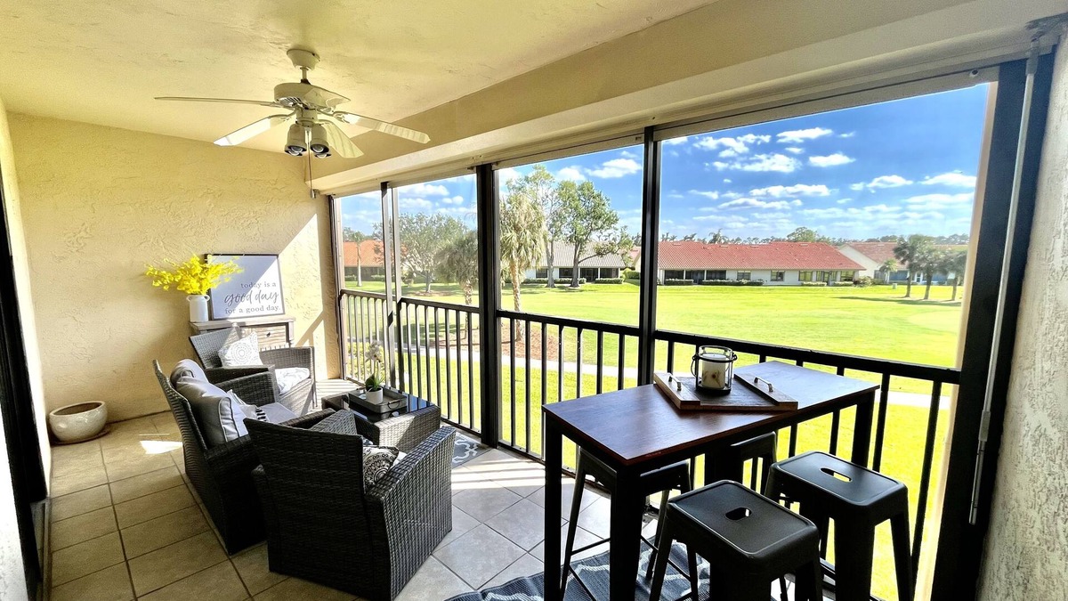 Biggar Condo | Newly updated 2br2br+Den golf course property near airport 90-day min stay
