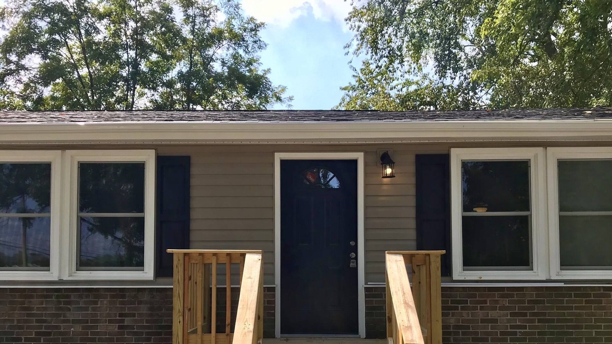 Radford House | Newly Updated–3BR-1BA-6 Guests-Convenient to RU & VT-Quiet Neighborhood