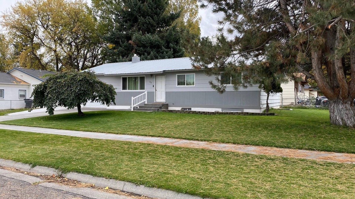 Shelley House | Newly updated 5-bedroom house with AC and WiFi in charming Shelley