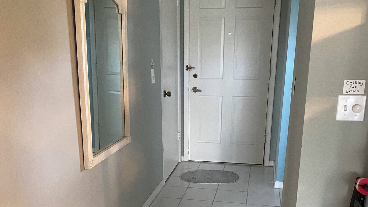 Largo House | Newly updated condominium! 5 min from the beach!