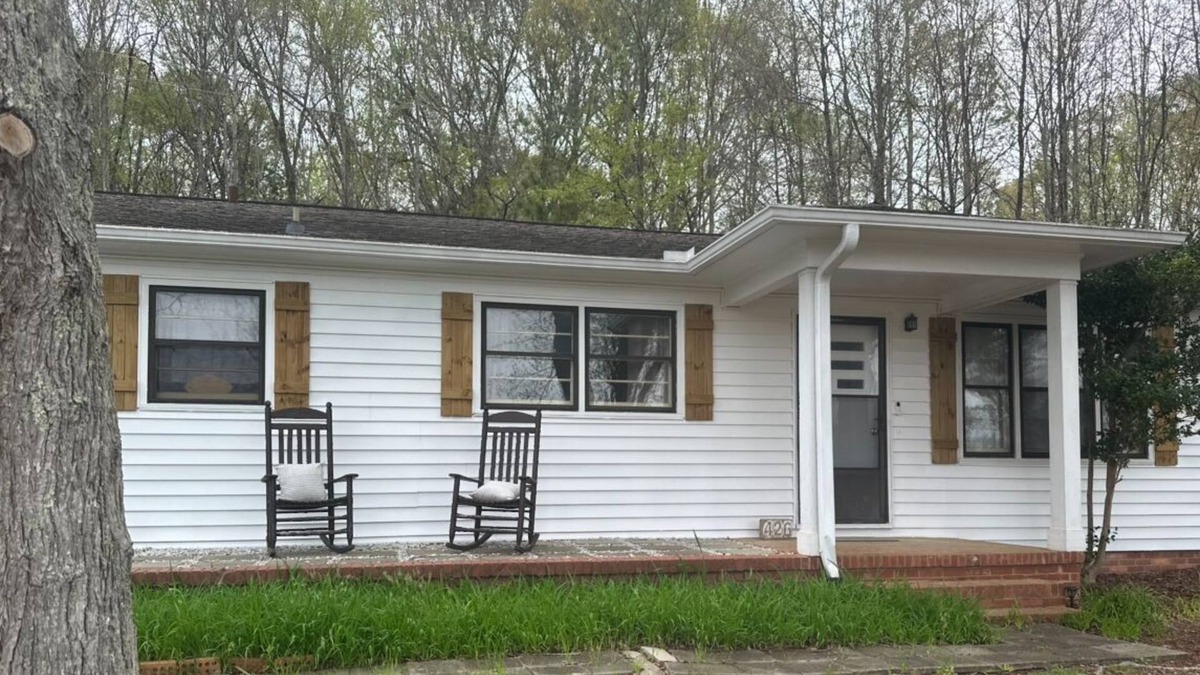 Clemson House | Newly Updated, Fully Furnished 3 BR 2 BA Home… <2 miles to Clemson University!