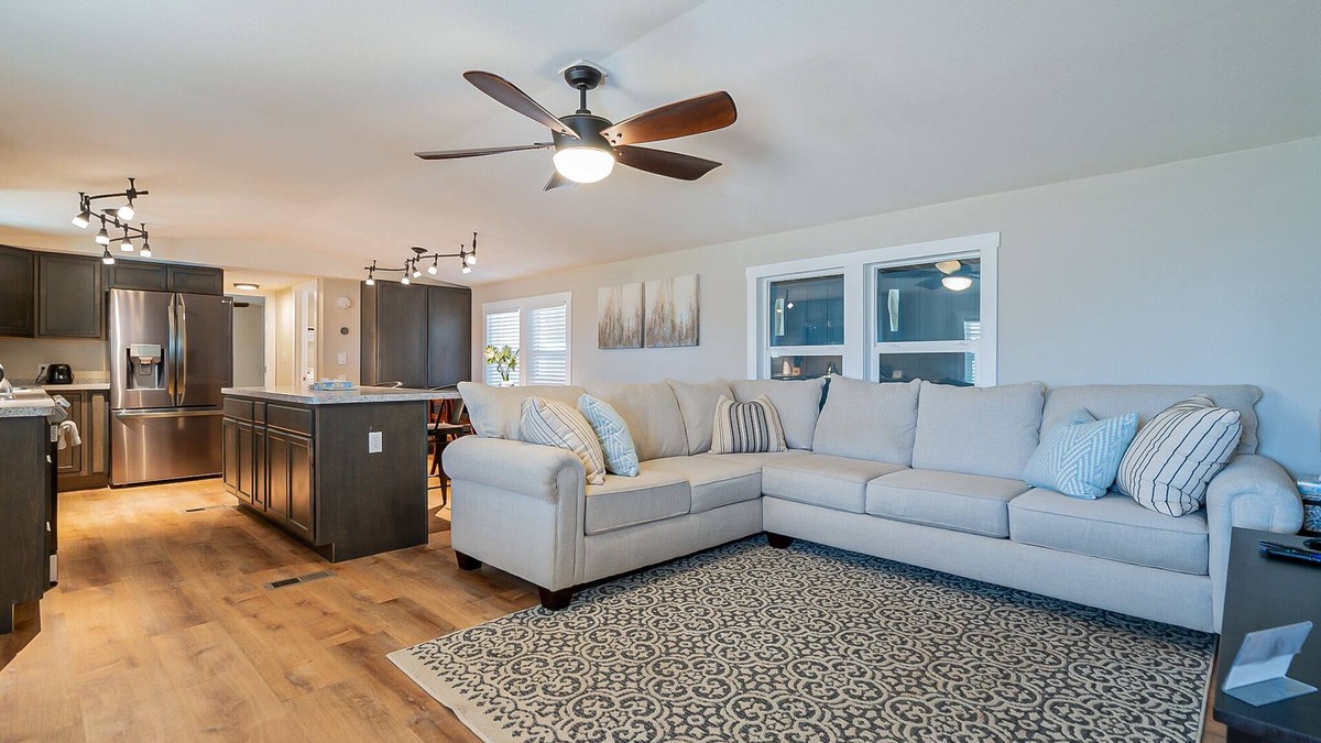 Apache Junction House | Newly updated home on spacious lot located outside of the city